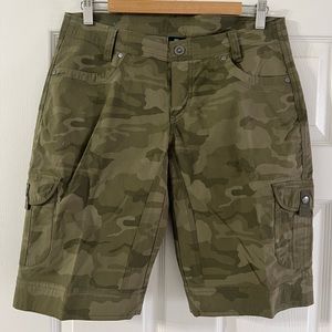 BRAND NEW Women’s KUHL Splash 11” camo short